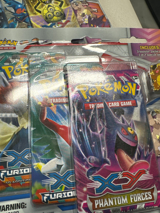 Pokemon Furious Fists Phantom Forces 3 pack blister with pin