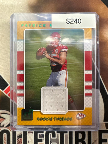 2017 Panini Donruss NFL Patrick Mahomes II Rookie Threads Relic Green Refractor