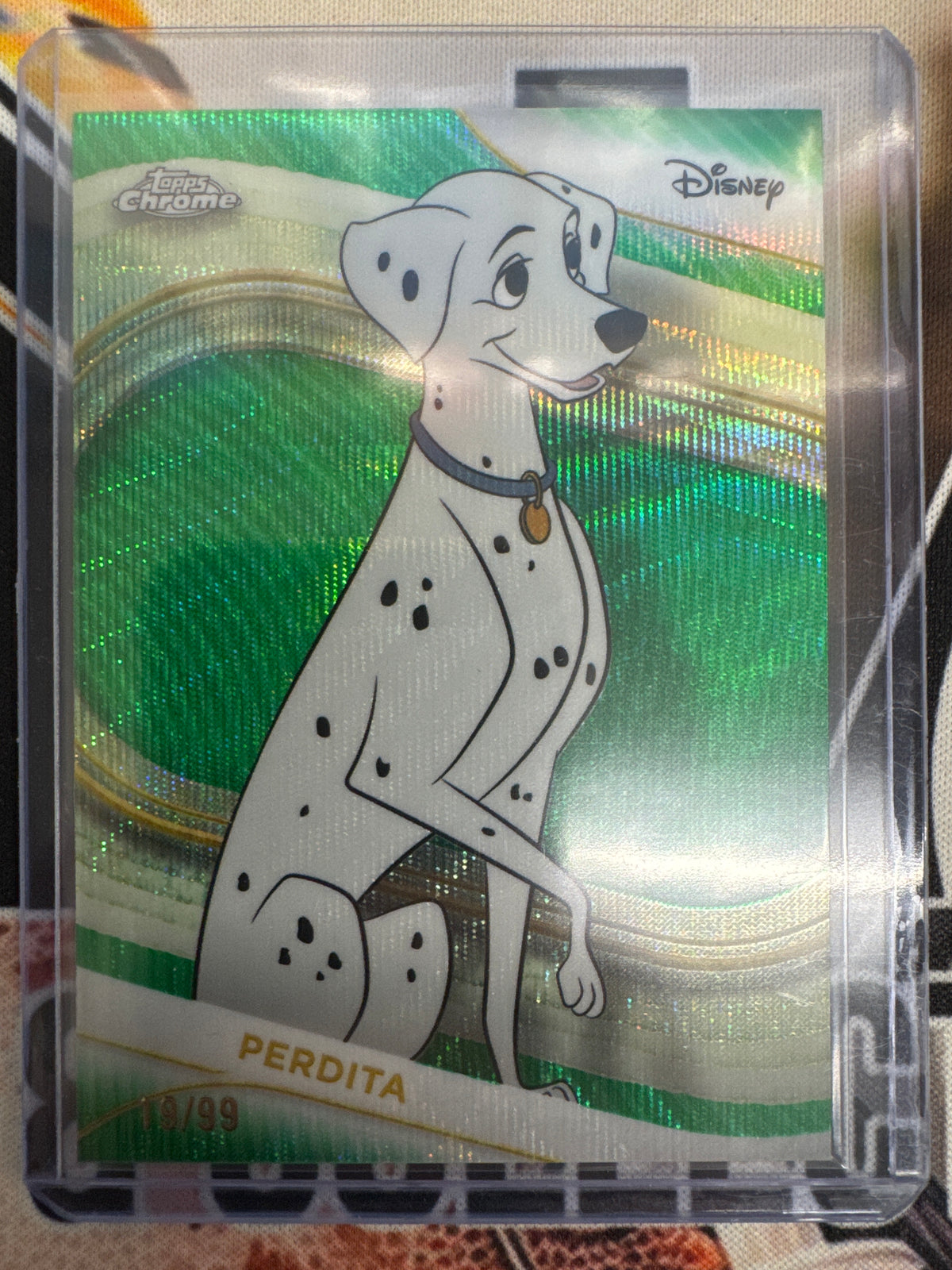 2025 Topps Chrome Disney Perdita Green Wave /99 – DNAcardshop