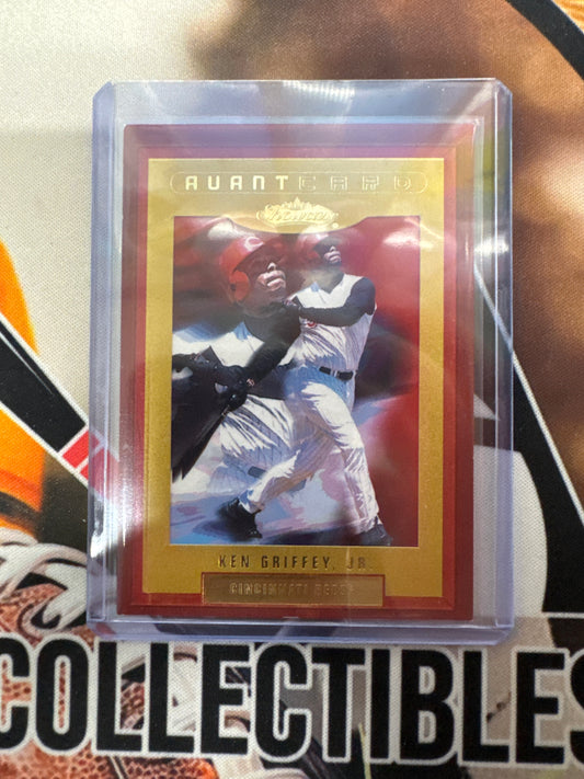 2002 Fleer Skybox MLB Ken Griffey Jr. Fleer Showcase Avant Card /175