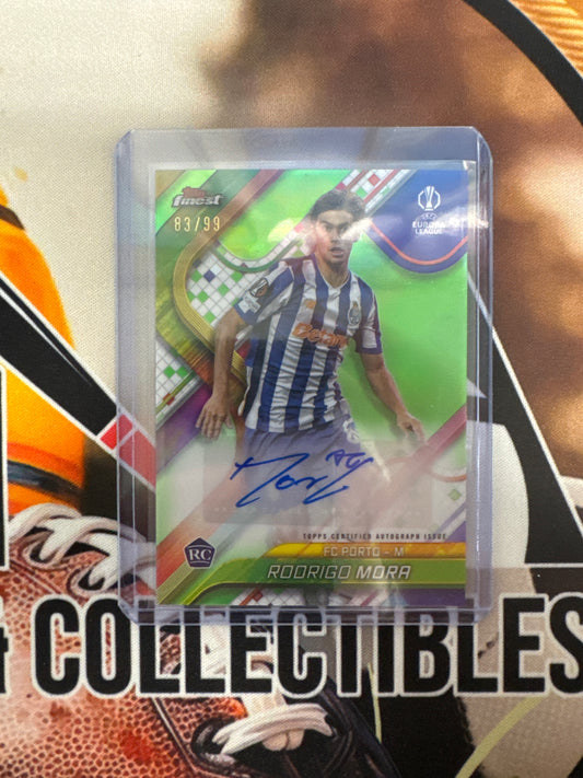 2024-25 Topps Finest UCC Rodrigo Mora Green Autograph /99 Rookie