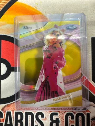2025 Topps Chrome Disney Miss Piggy Yellow Refractor /275